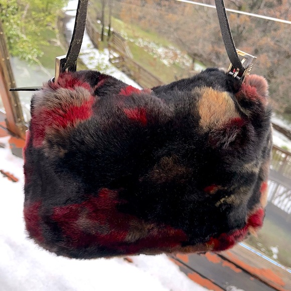 Fendi: RARE Mink Fur Multicolor Dyed Beaver Sheared Mamma Baguette Shoulder Bag - Picture 5 of 17